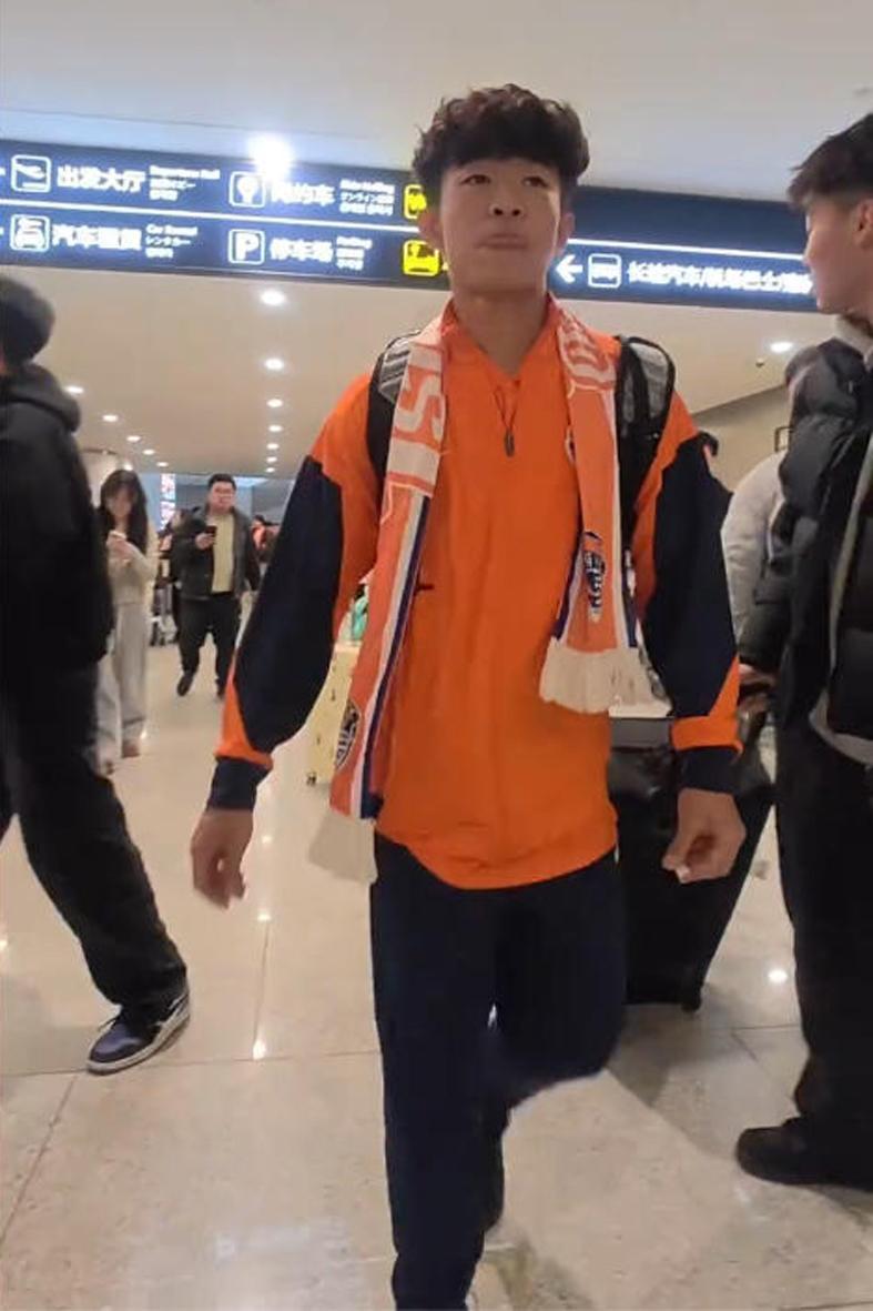 开云Kaiyun中国官网登录入口-2026中超新老传承超燃！邝兆镭等6小妖谁先首秀？7名37岁老将坚守